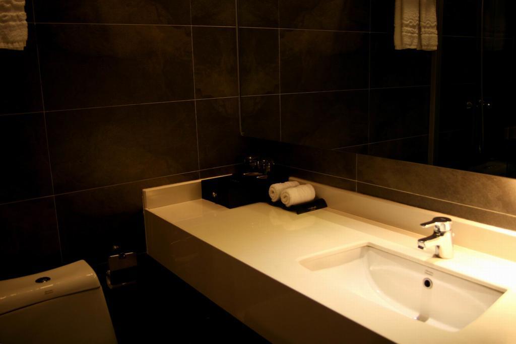 J-Hotel Canton Esterno foto